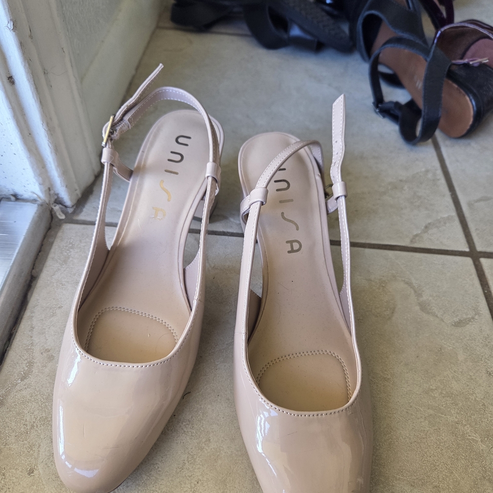 Unisa Women's Cream Slingback Shoes